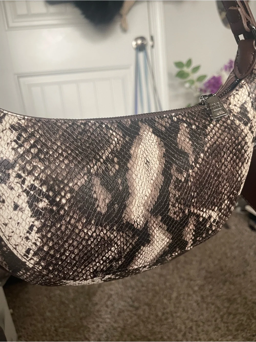 Steve Madden compact steve